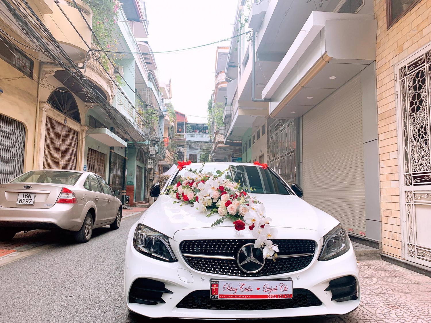 Cho thuê xe cưới Mercedes C300