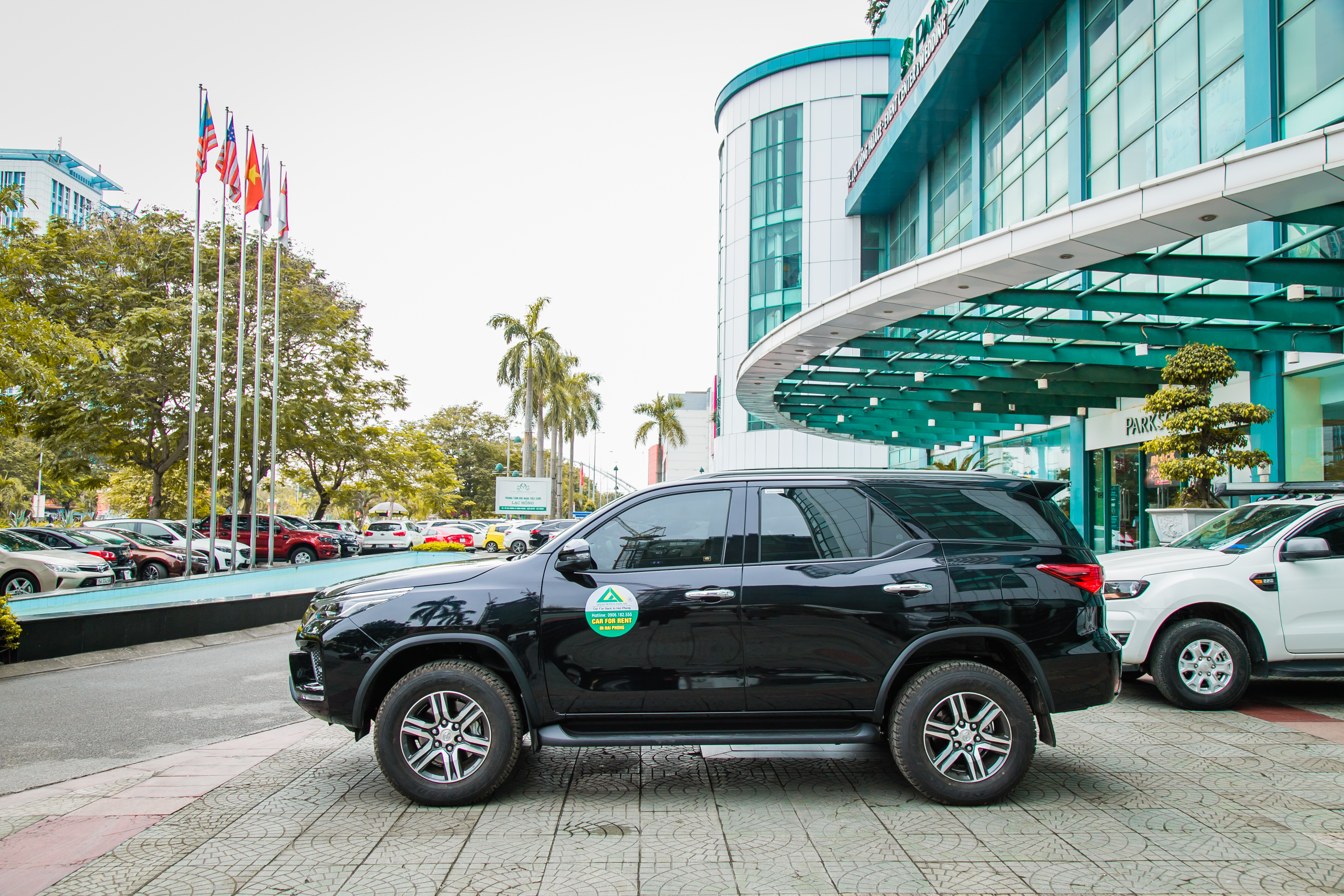 Cho thuê xe ô tô 7 chỗ - Xe Fortuner 2021 tại Hải phòng