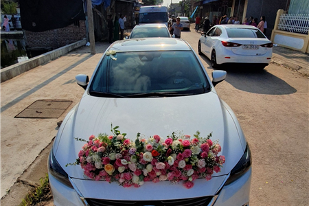 Cho thuê xe cưới Mazda 6