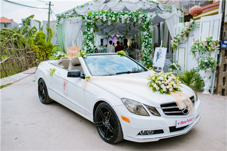 Cho thuê xe cưới Mercedes E300